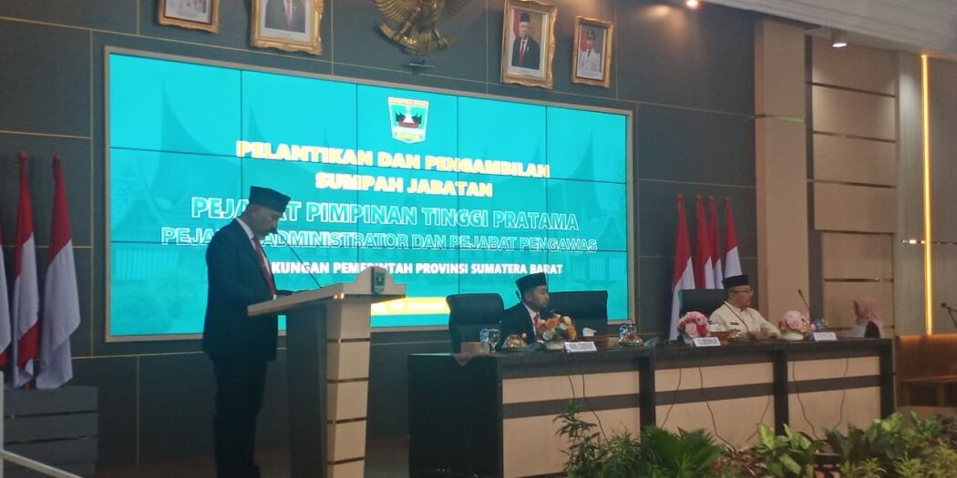 Gubernur Sumbar Lantik Pejabat Eselon II, III Dan IV Di Lingkungan ...